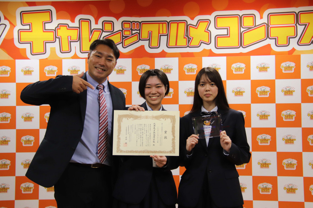 高校生が商品開発した「めろんくれーぷ」が製品化・販売されました